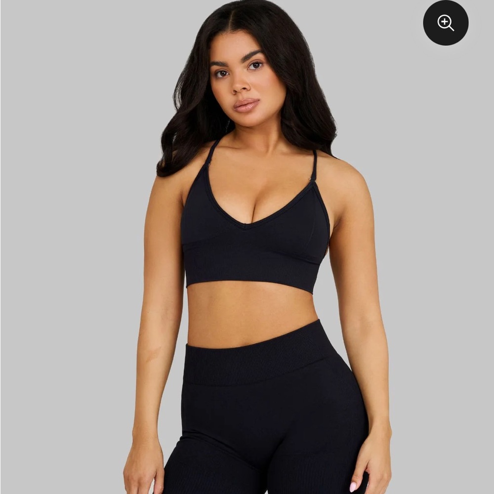 Women's NWT Thrivin’ Black Sports Bra